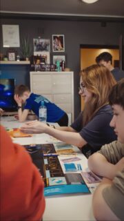 👉🏻 Sobota po&nbsp;zajęciach w&nbsp;It_Clubie.

Tempo zwalnia.
Zamiast kodu i&nbsp;projektów - plansza, herbata i&nbsp;dobra ekipa.

Rozgrywki bez pośpiechu, dużo śmiechu i&nbsp;chwila resetu po&nbsp;całym tygodniu wyzwań.

Baterie naładowane.
Nowe projekty czekają.

#itclubacademy #it_club #kursydladzieci #gryplanszowe